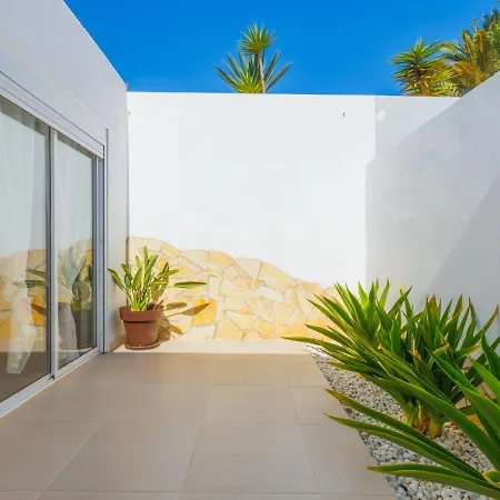 Tranquila Con Piscina Privada Villa *